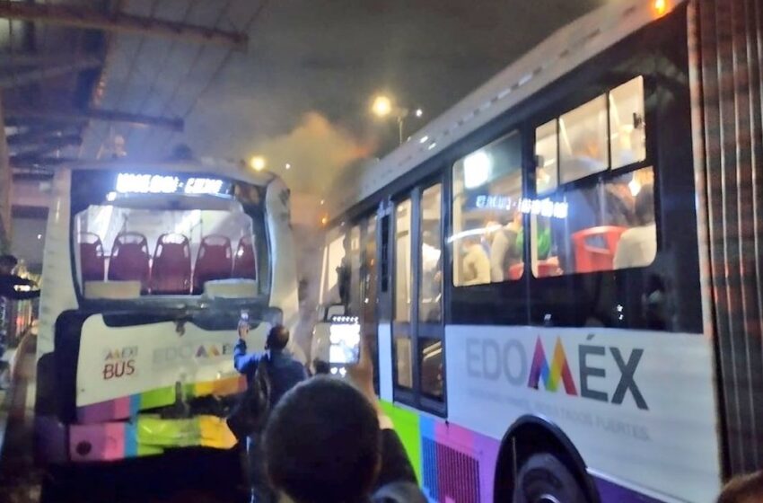 Choque entre dos unidades del Mexibús en Ecatepec deja al menos 30 personas lesionadas