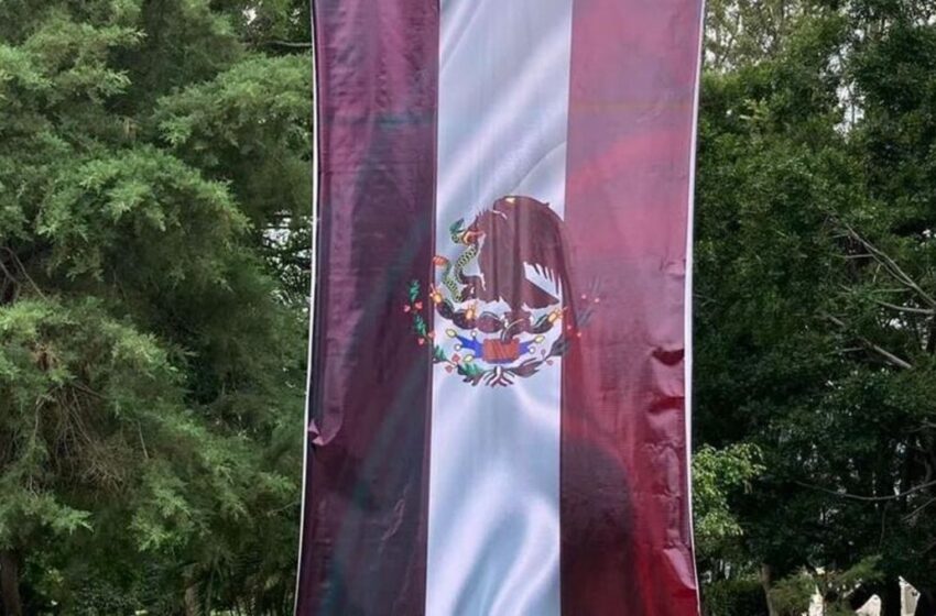 Gobierno de Nayarit modifica bandera mexicana con los colores de Morena