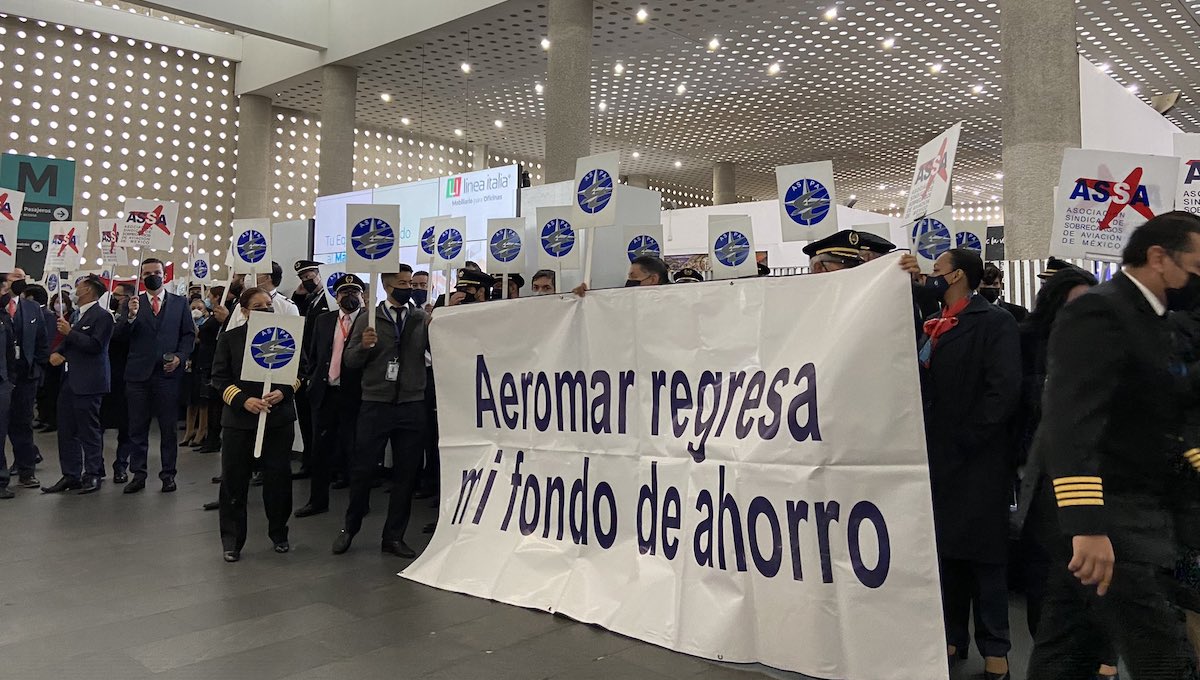 Empleados de Aeromar se manifiestan en AICM por falta de pagos