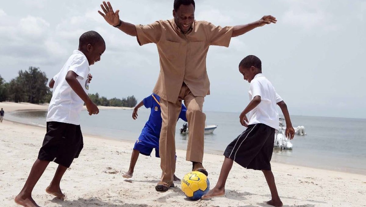 ¿Por qué fue hospitalizado el exfutbolista Pelé, en Brasil?
