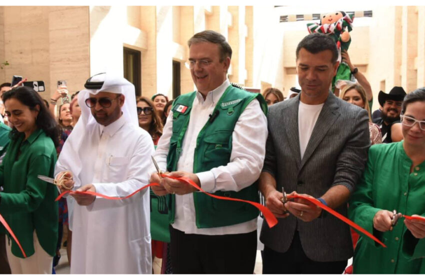 Inauguran Centro México en Qatar para atención de visitantes al Mundial; canciller Marcelo Ebrard corta listón