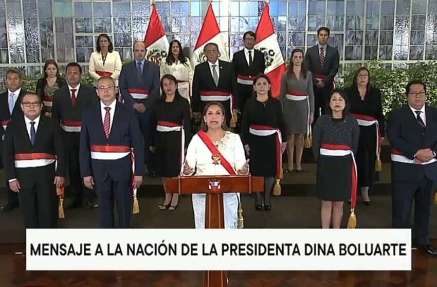 Dina Boluarte, presidenta de Perú, propone adelantar elecciones por aumento de protestas