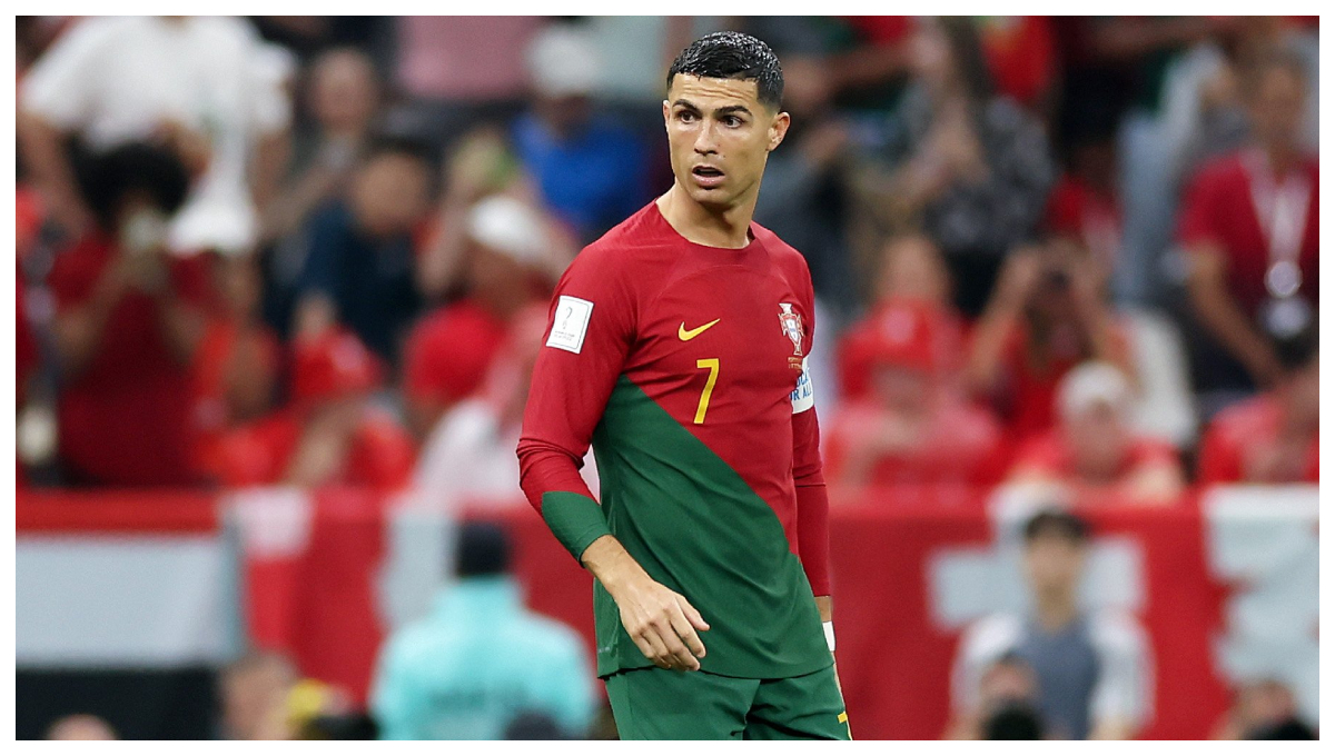 Cristiano Ronaldo celebra desde la banca goles de sus compañeros en partido contra Suiza