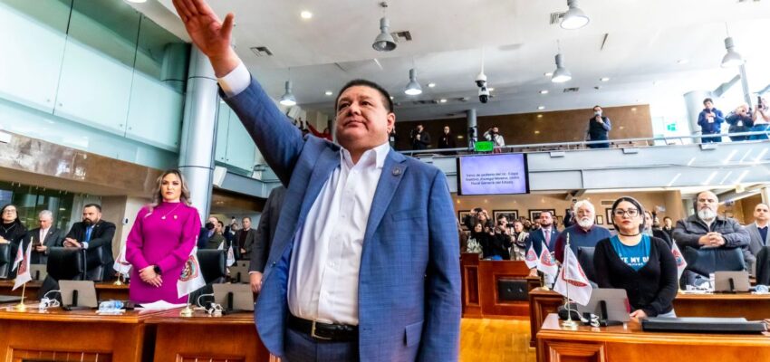 César Jáuregui rinde protesta como fiscal general de Chihuahua