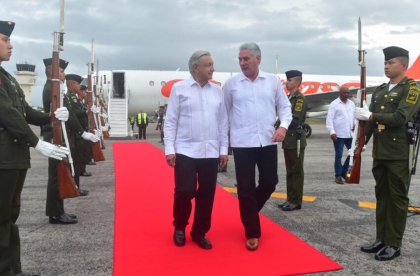Recibe AMLO al presidente de Cuba, Miguel Díaz-Canel, en aeropuerto de Campeche