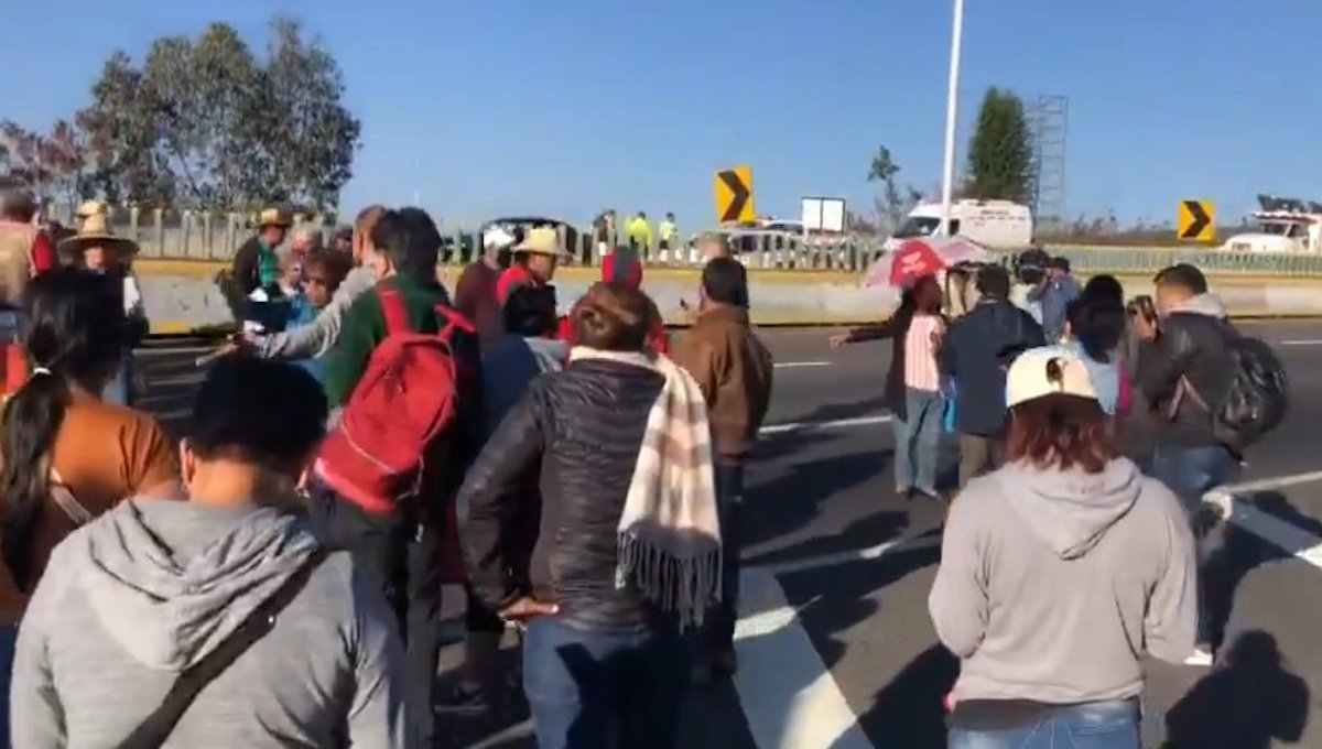 Manifestantes bloquean acceso de Cuernavaca a CDMX por falta de agua