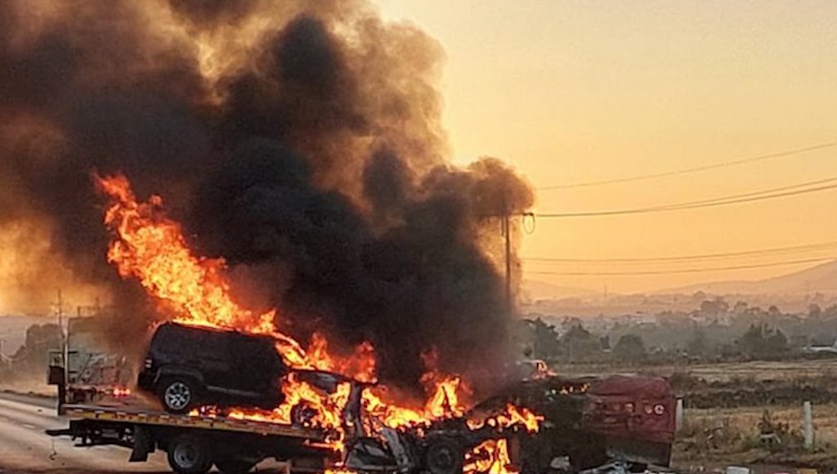 Registran choque e incendio de vehículos en la autopista México-Querétaro