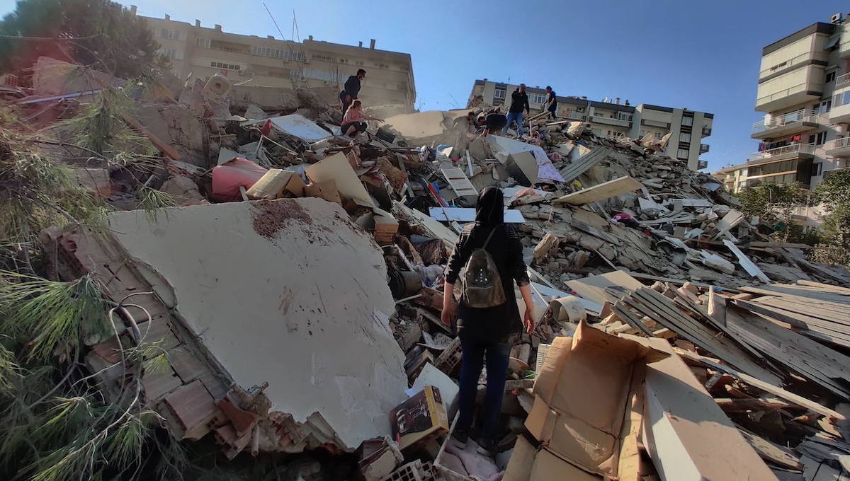Turquía y Siria registran fuerte terremoto; hay al menos 2 mil 300 muertos (VIDEOS)