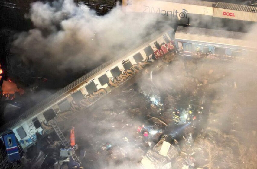 Choque de dos trenes en Grecia, deja al país en luto nacional. Hay al menos 36 muertos.