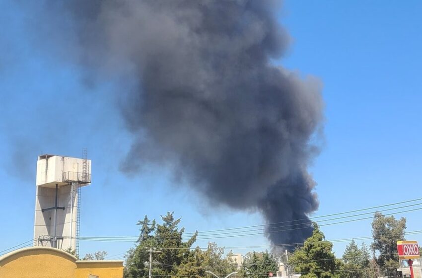 Tultepec registra un incendio cerca del mercado de cohetes (VIDEO)