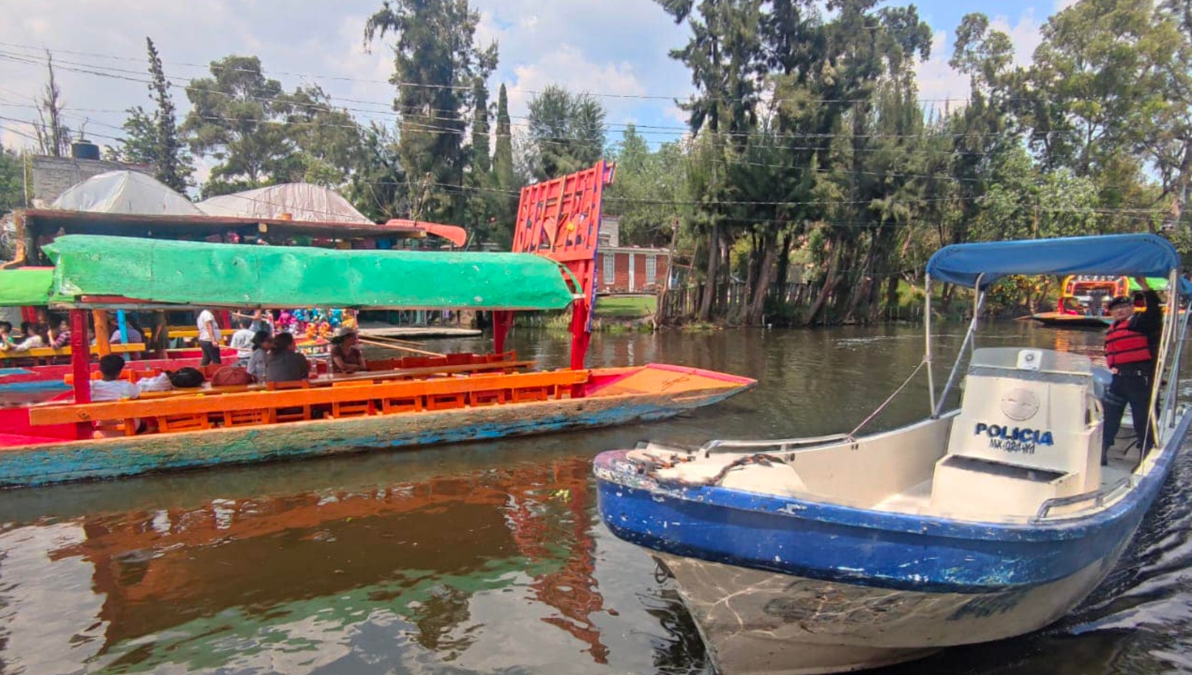 Suspenden trajinera de Xochimilco involucrada en pelea