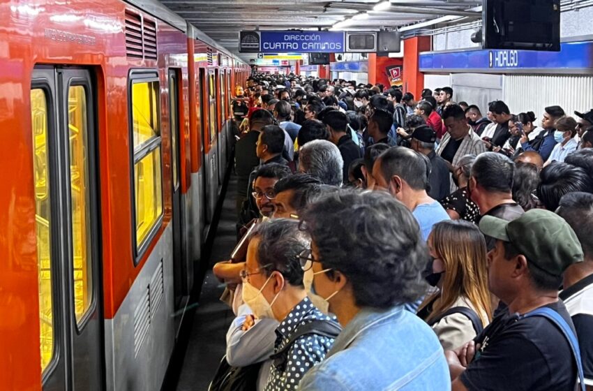 CDMX: Retiran tren de la Línea 2 y provoca retrasos de hasta 30 minutos