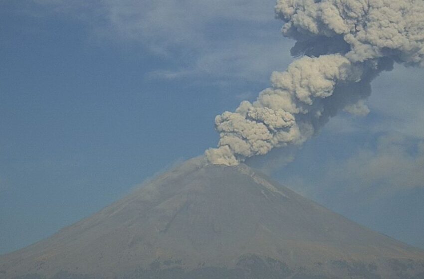 Se registra fuerte explosión en el Popocatépetl