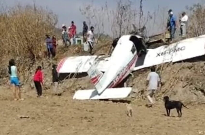 Avioneta se desploma en el cerro Zapotecas, Puebla; se registran dos heridos