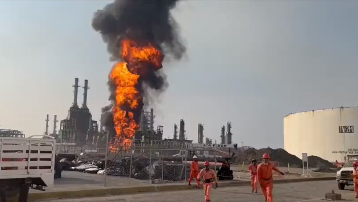 Incendio en refinería de Pemex en Salina Cruz, Oaxaca