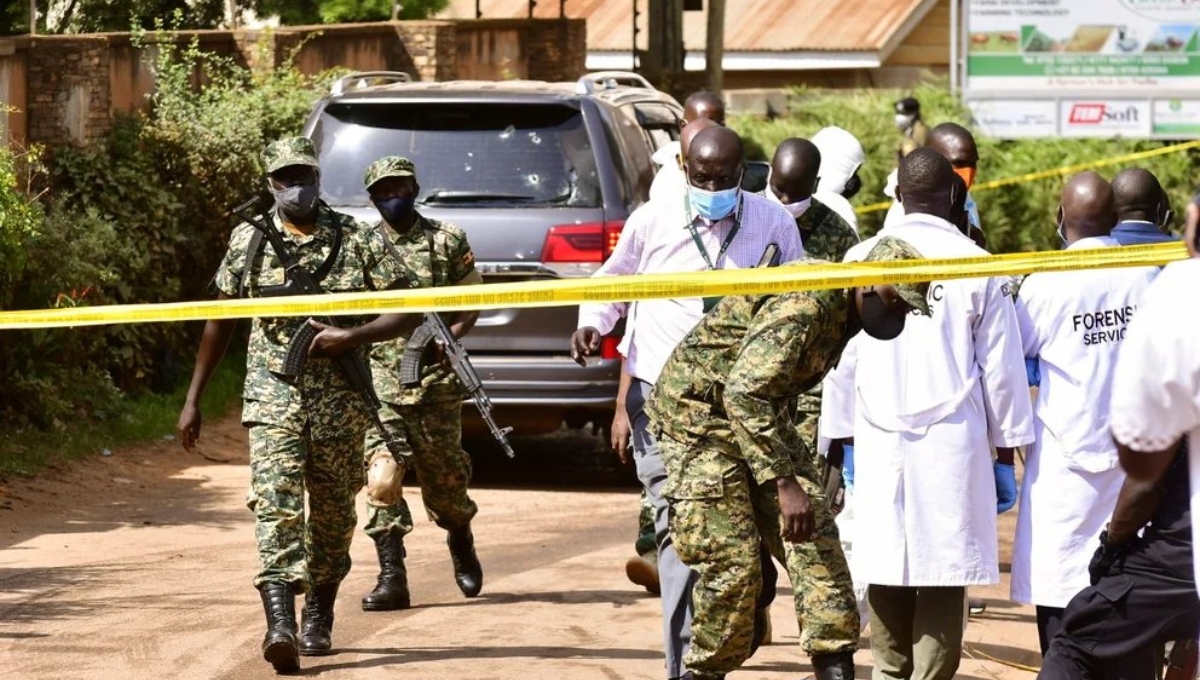 Suman 41 fallecidos por ataque rebelde a escuela en Uganda