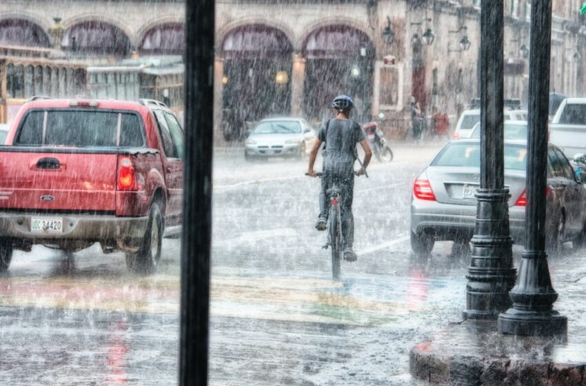 Activan tres alertas por fuertes lluvias en 13 alcaldías de la CDMX