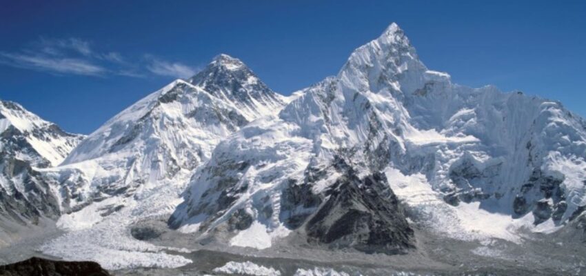 Familia mexicana muere en accidente en helicóptero cerca del monte Everest