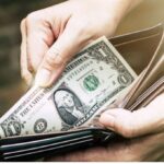 Peso vuelve a romper récord y llega a $16.84 unidades por dólar.