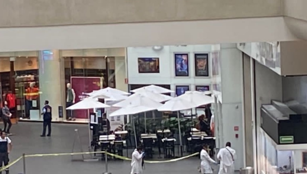 Fallece persona tras caer del segundo piso en Reforma 222