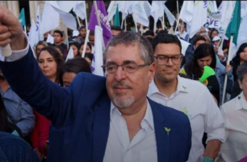 Bernardo Arévalo gana las elecciones presidenciales en Guatemala; AMLO lo felicita