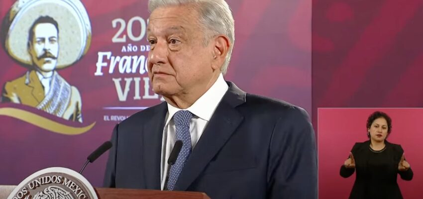 AMLO muestra carta que envió al abogado de García Luna