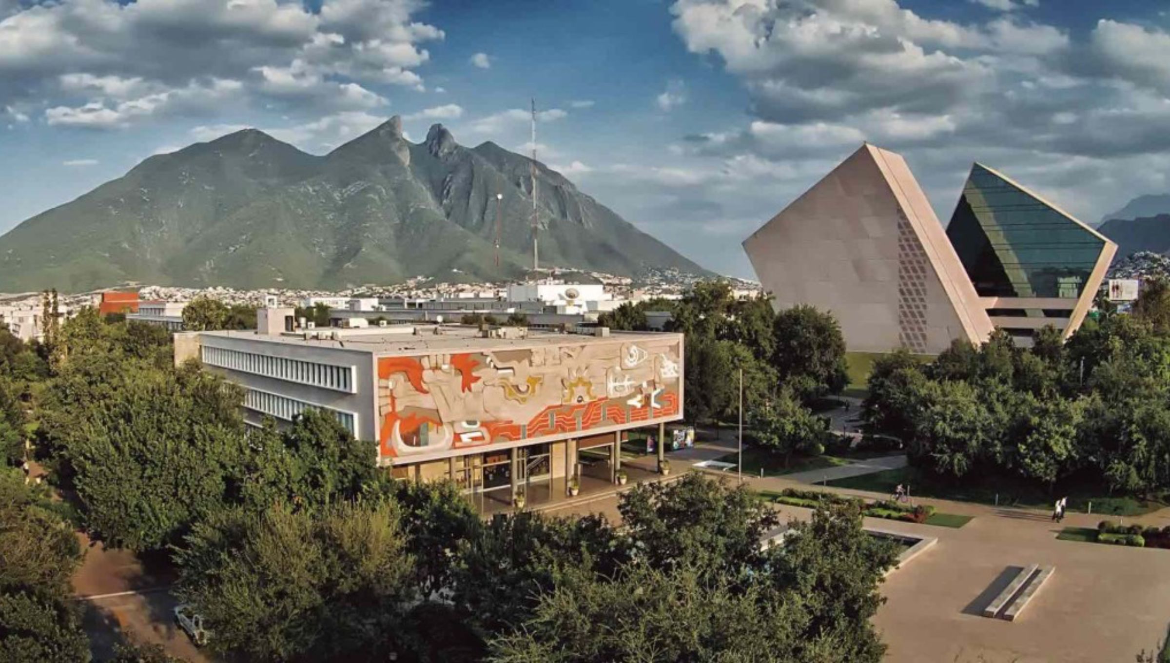 Estudiante muere dentro de Tecnológico de Monterrey, en Nuevo León