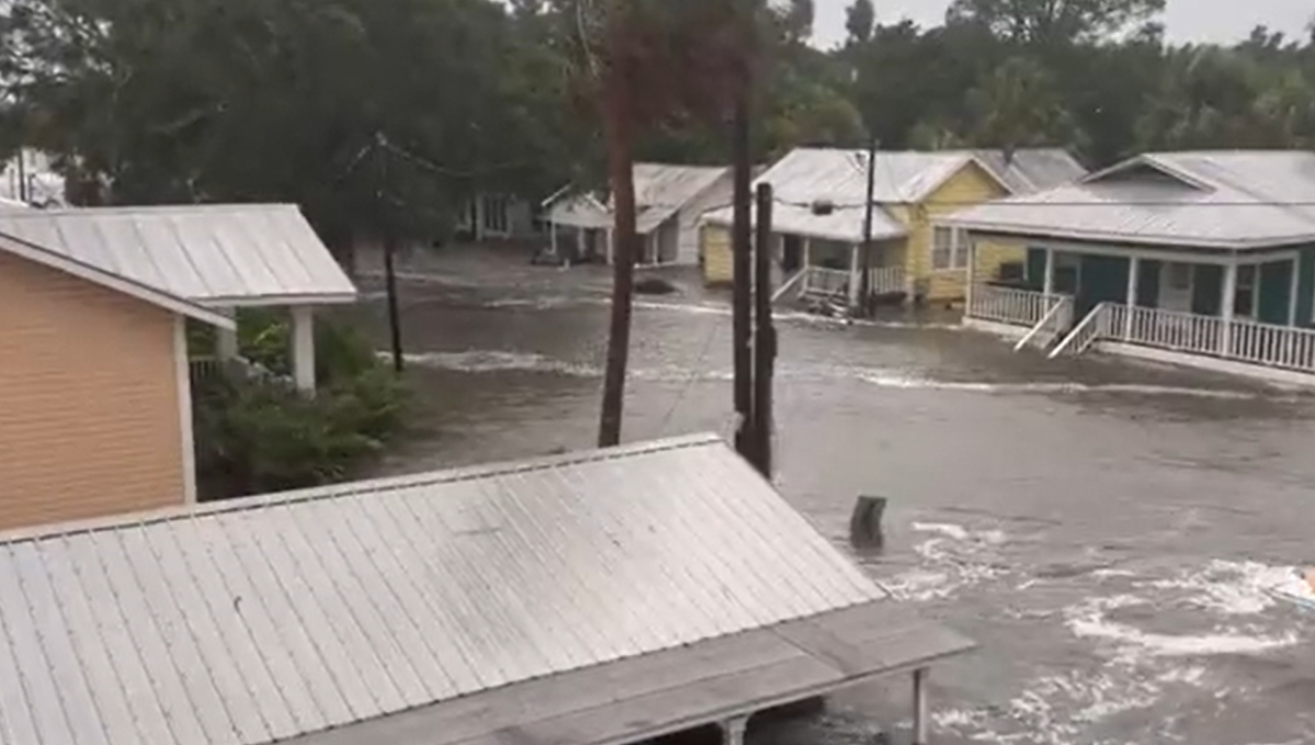 Huracán Idalia deja dos muertos en Florida; avanza hacia Carolina del Sur