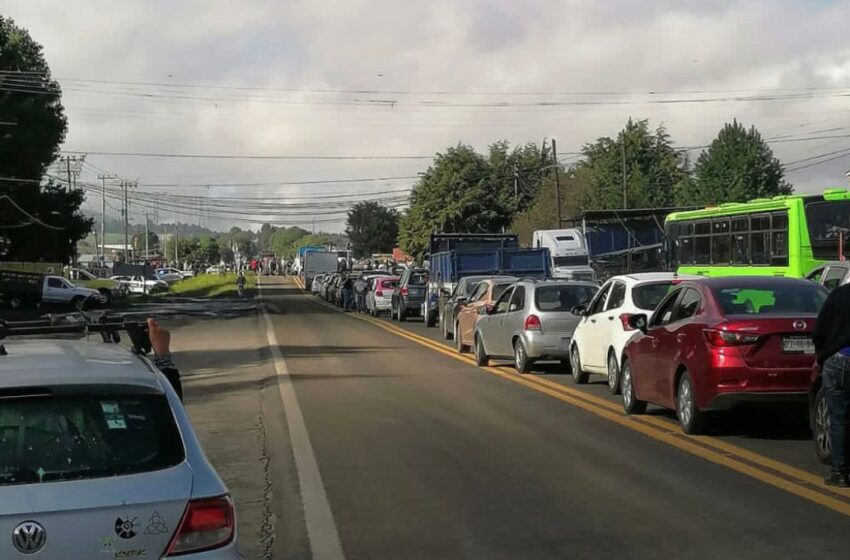 Bloquean la carretera México-Cuernavaca; denuncian cobros excesivos de CFE