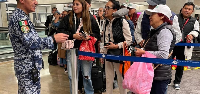 Mexicanos evacuados de Israel