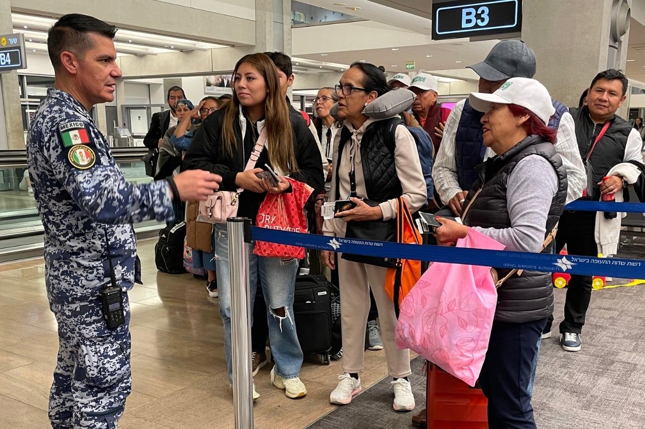 Regresan a México dos aviones con 275 mexicanos rescatados de Israel