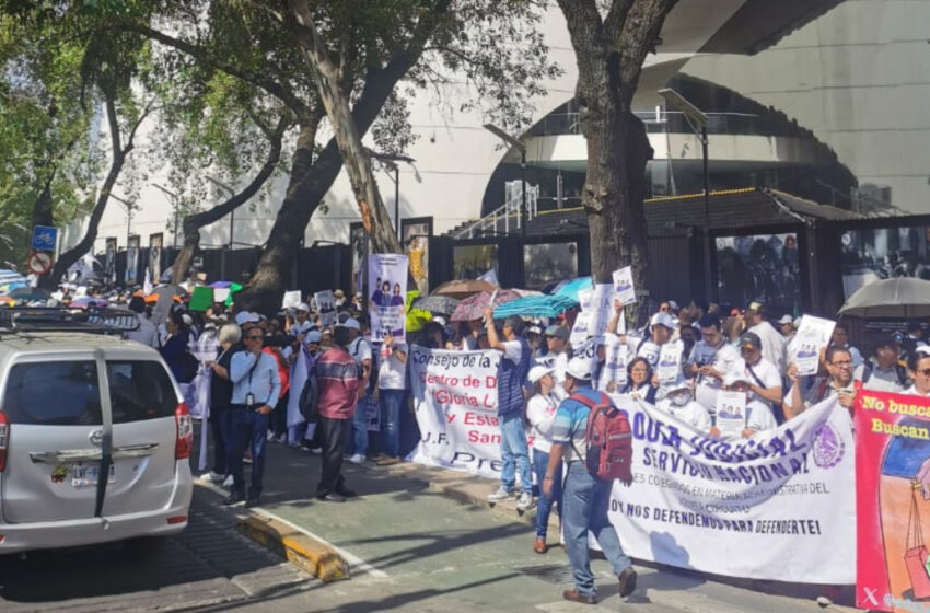 CDMX: Trabajadores del Poder Judicial se manifiestan  en el Senado
