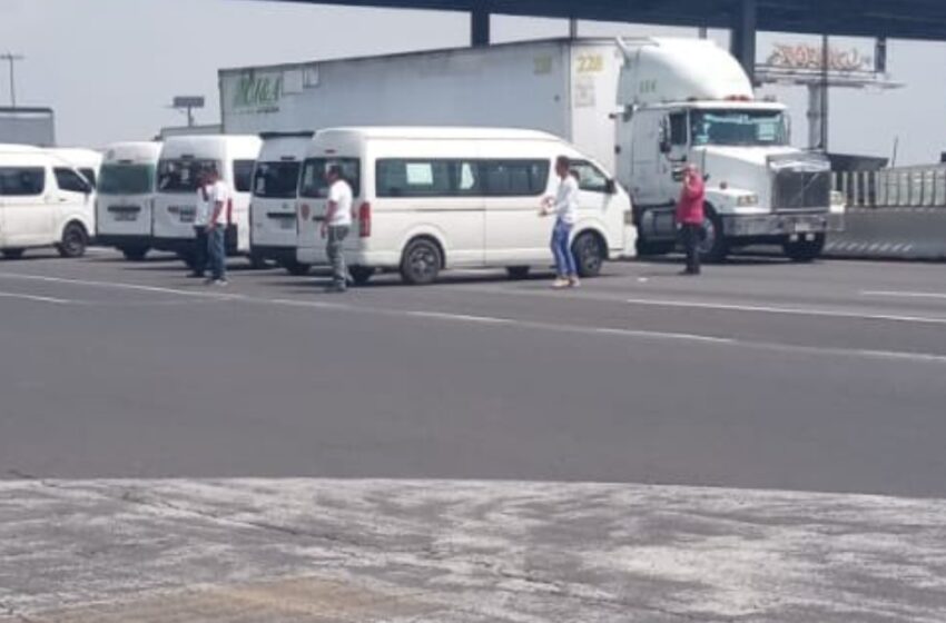 Transportistas bloquean por segundo día calzada Ignacio Zaragoza
