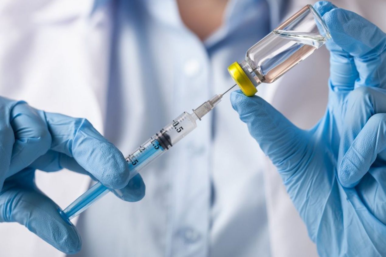 Tres vacunas contra COVID-19 avanzan en el proceso de registro para su comercialización