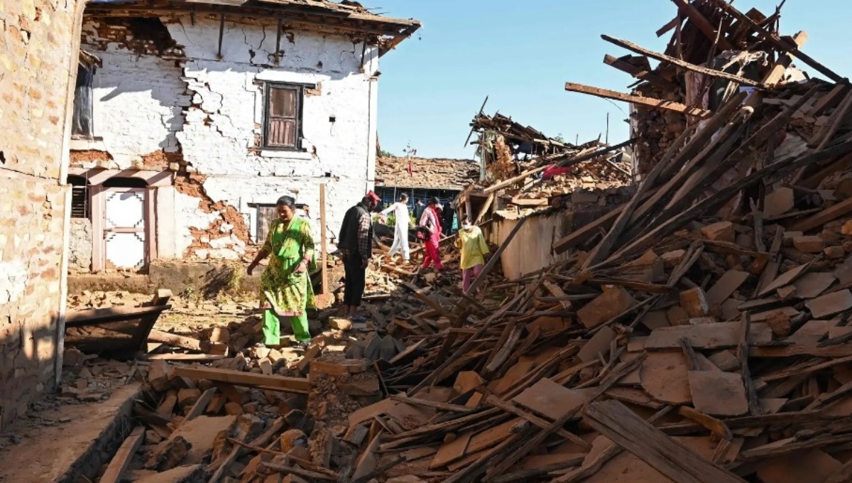 Sube a 157 las victimas del terremoto de magnitud 6.4 en Nepal