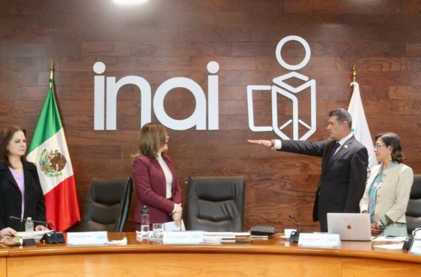 Eligen a Adrián Alcalá como nuevo presidente del INAI
