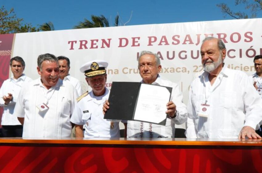 Acompañado de Carlos Slim y Ken Salazar, AMLO inaugura el Tren Interoceánico
