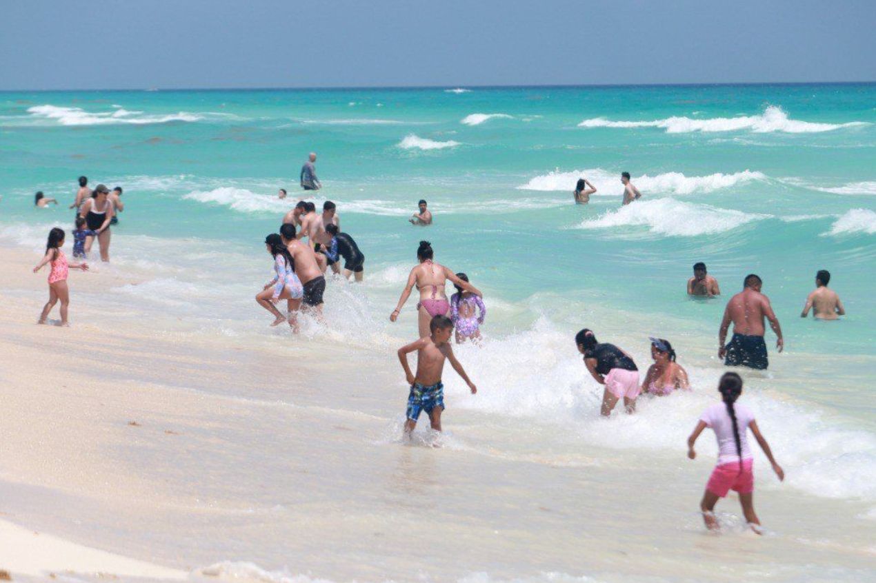 Cofepris detecta altos niveles de bacterias en seis playas de México