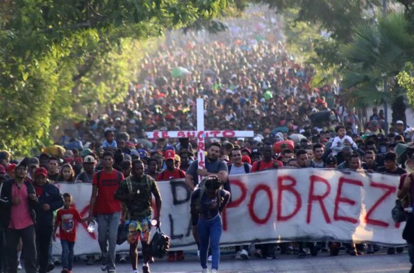 Avanza caravana migrante sobre Chiapas; se dirige a EU