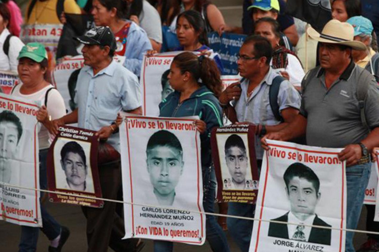 Salen de prisión los 8 militares involucrados en el caso Ayotzinapa; llevarán su proceso en libertad