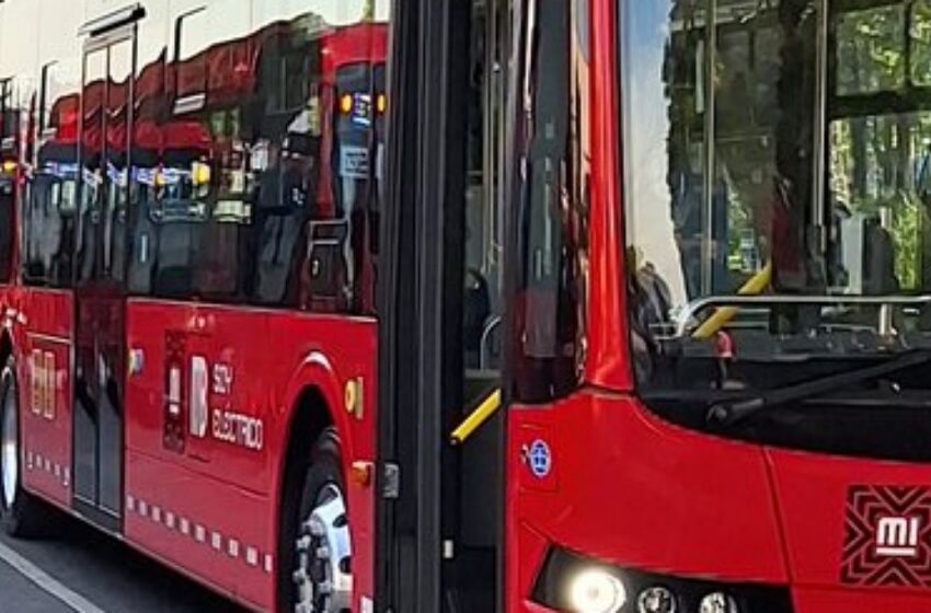 Choque entre Metrobús y camioneta en Calzada de los Misterios; deja varios heridos