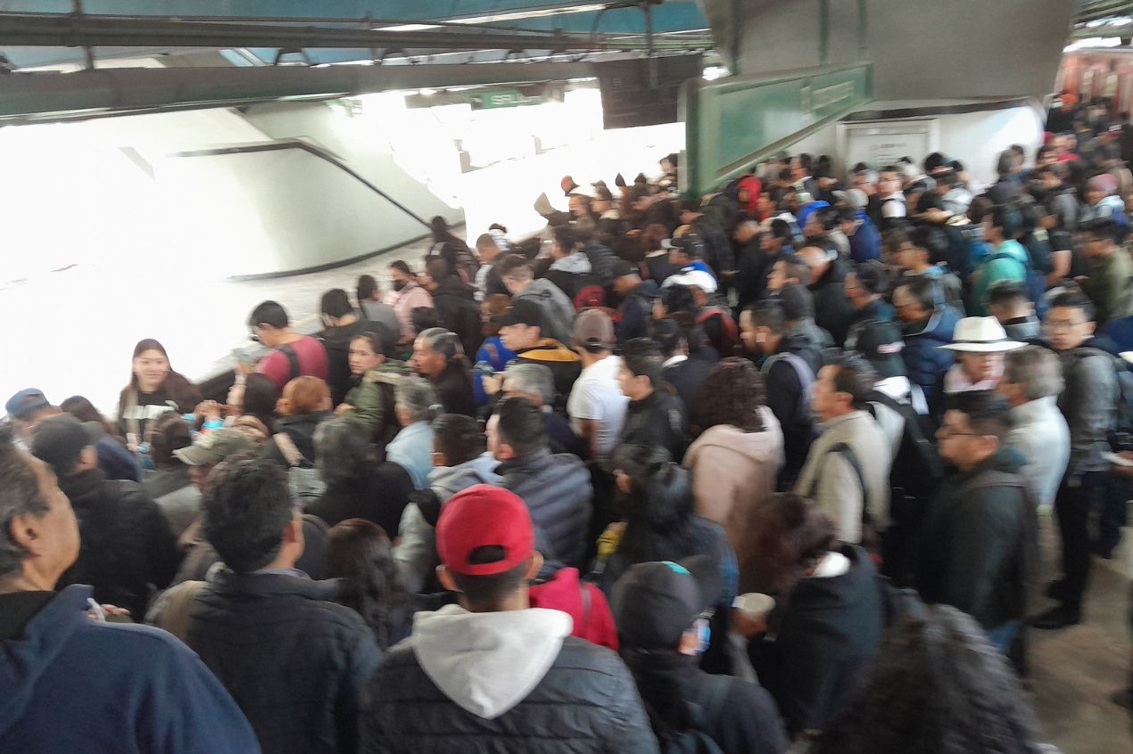 Reportan fallas y saturación en 6 Líneas del Metro de CDMX