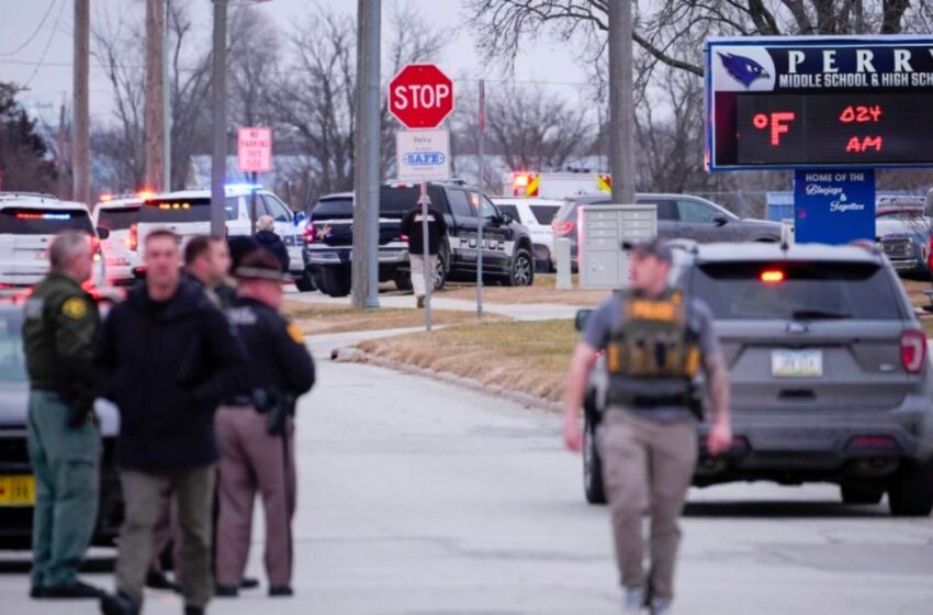 Estudiantes víctimas por tiroteo en una escuela secundaria de Iowa