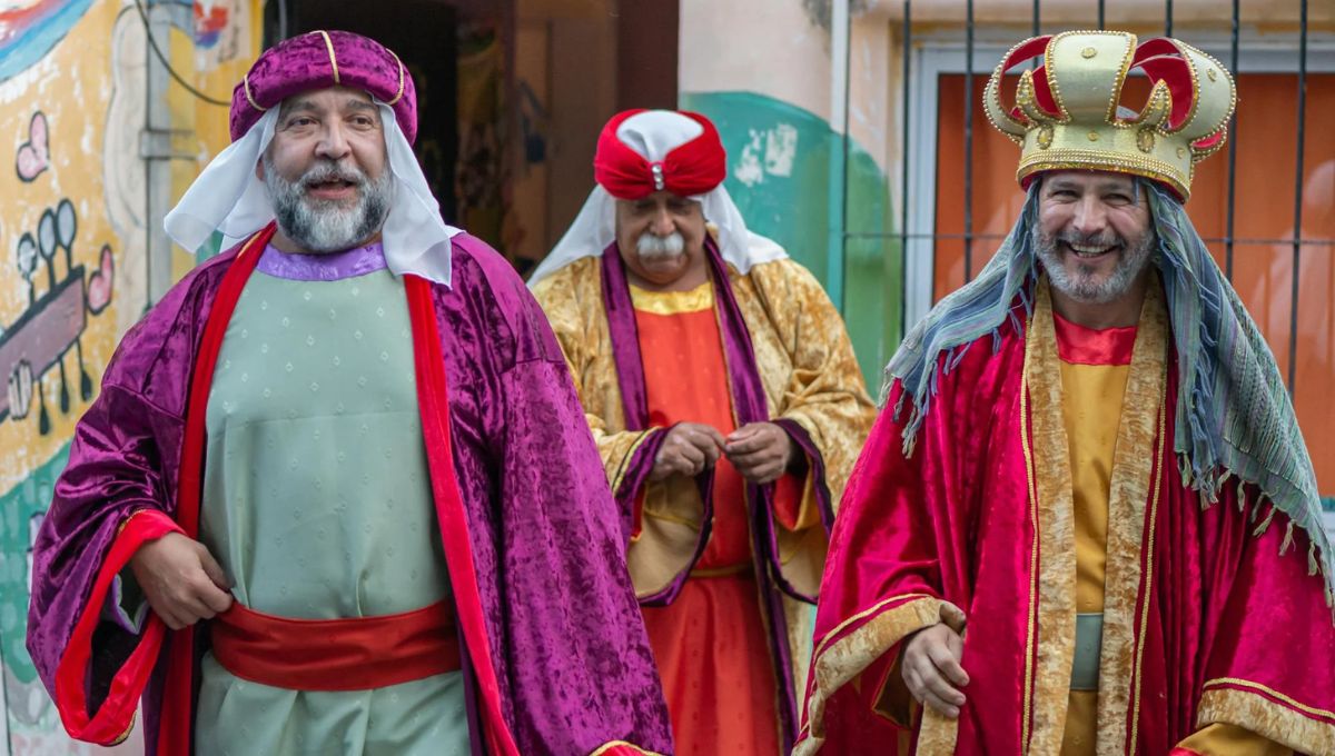 ¿Me pueden multar por mandar una carta en globo a los Reyes Magos?