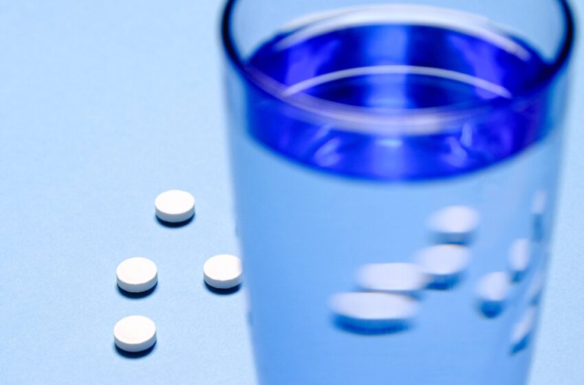 Tomar aspirina y omeprazol en exceso puede causar daños a la salud
