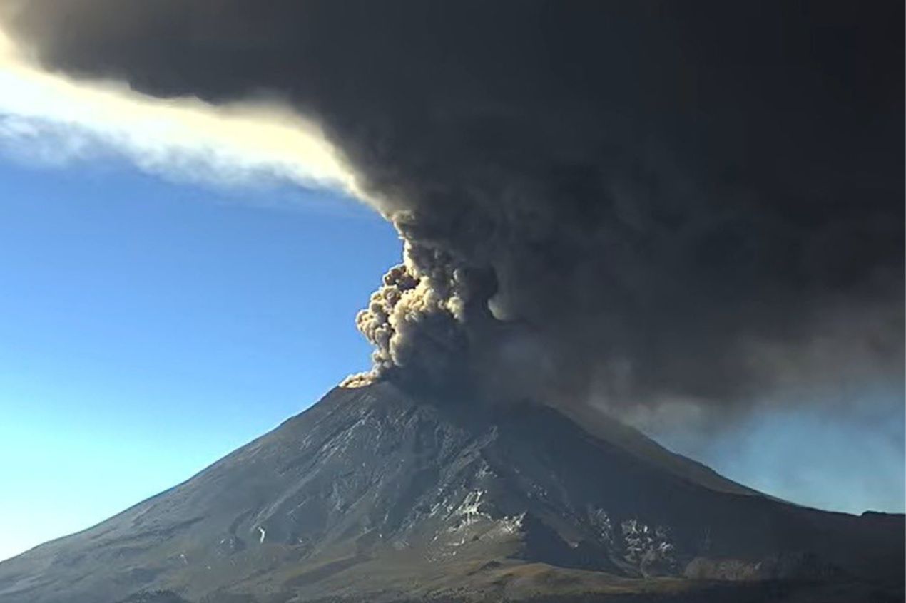 Exhalaciones del volcán Popocatépetl provocan caída de ceniza en Edomex