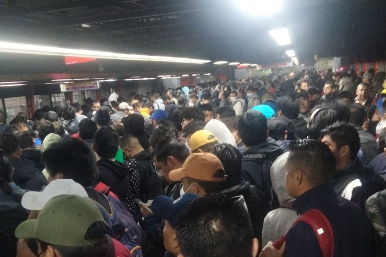 Aglomeraciones y retrasos de hasta 20 minutos en estas 4 líneas del Metro CDMX