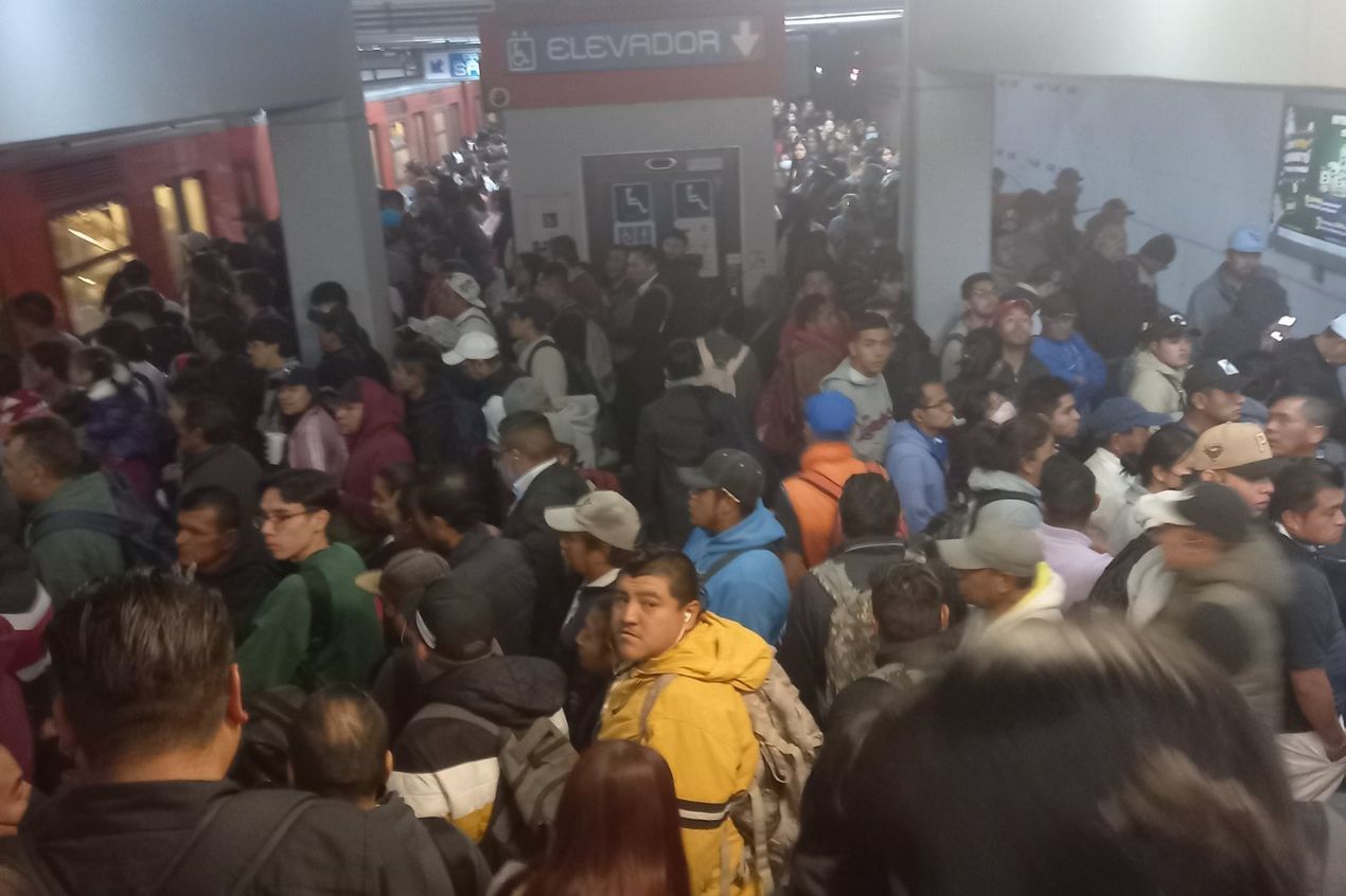 Retrasos y aglomeraciones en 5 líneas del Metro CDMX en vacaciones de Semana Santa