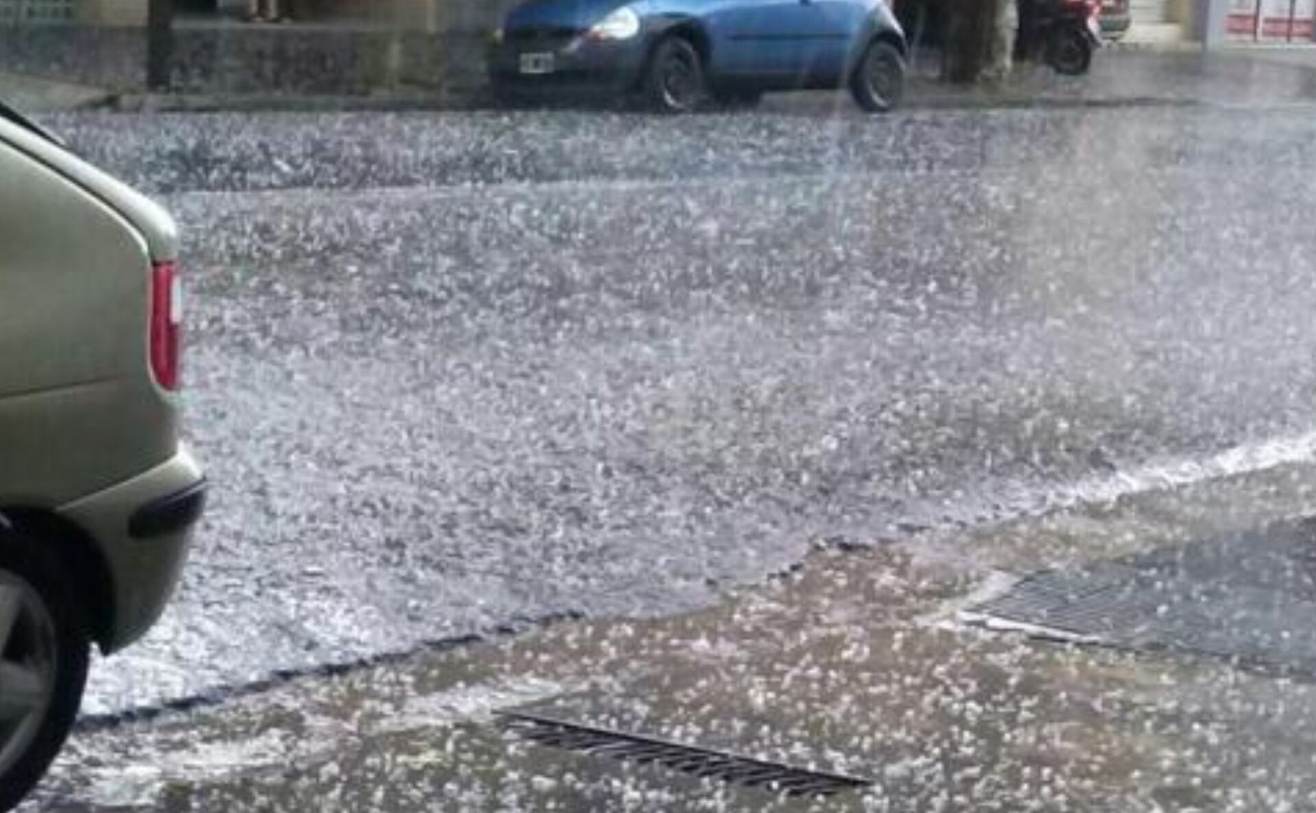Lluvia y caída de granizo afectan alcaldías CDMX