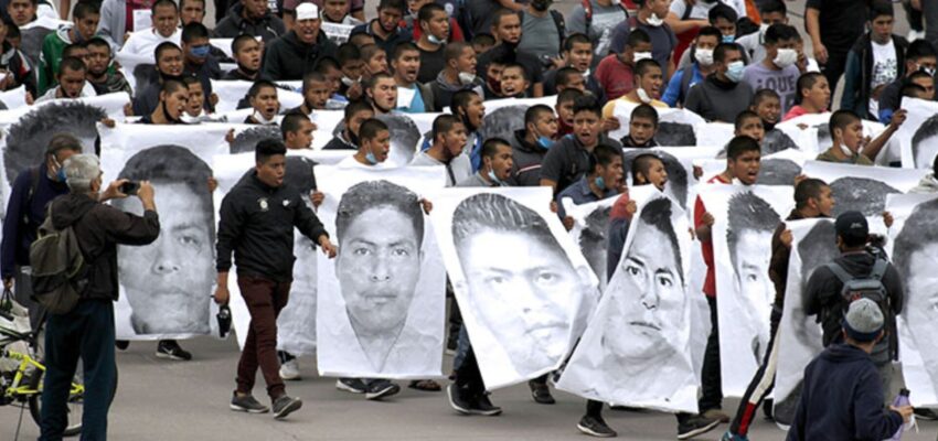 Marcha por los 43 desaparecidos de Ayotzinapa